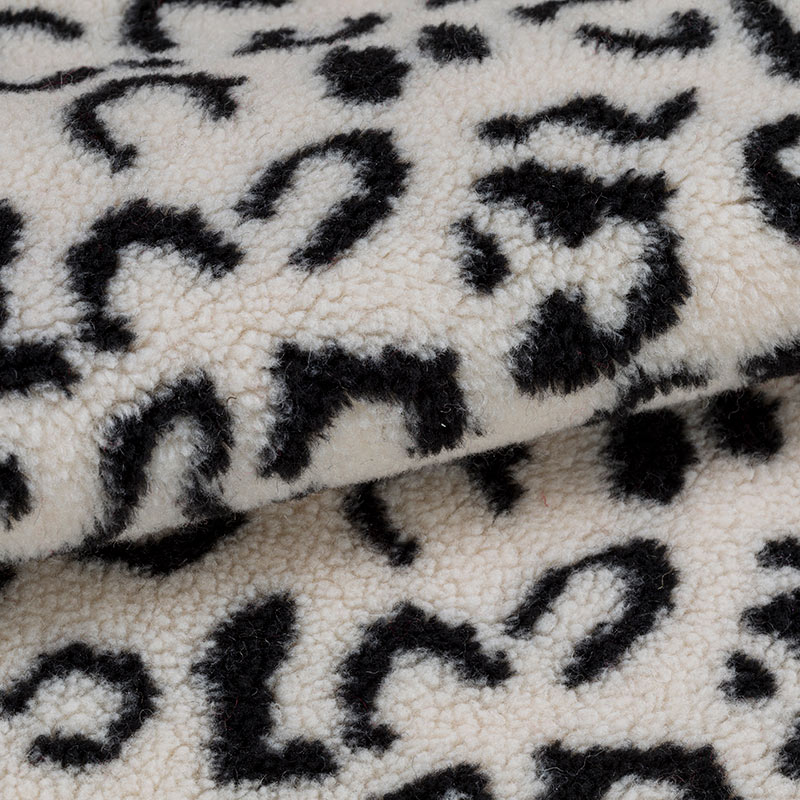 The role of plain plush fur in modern fashion